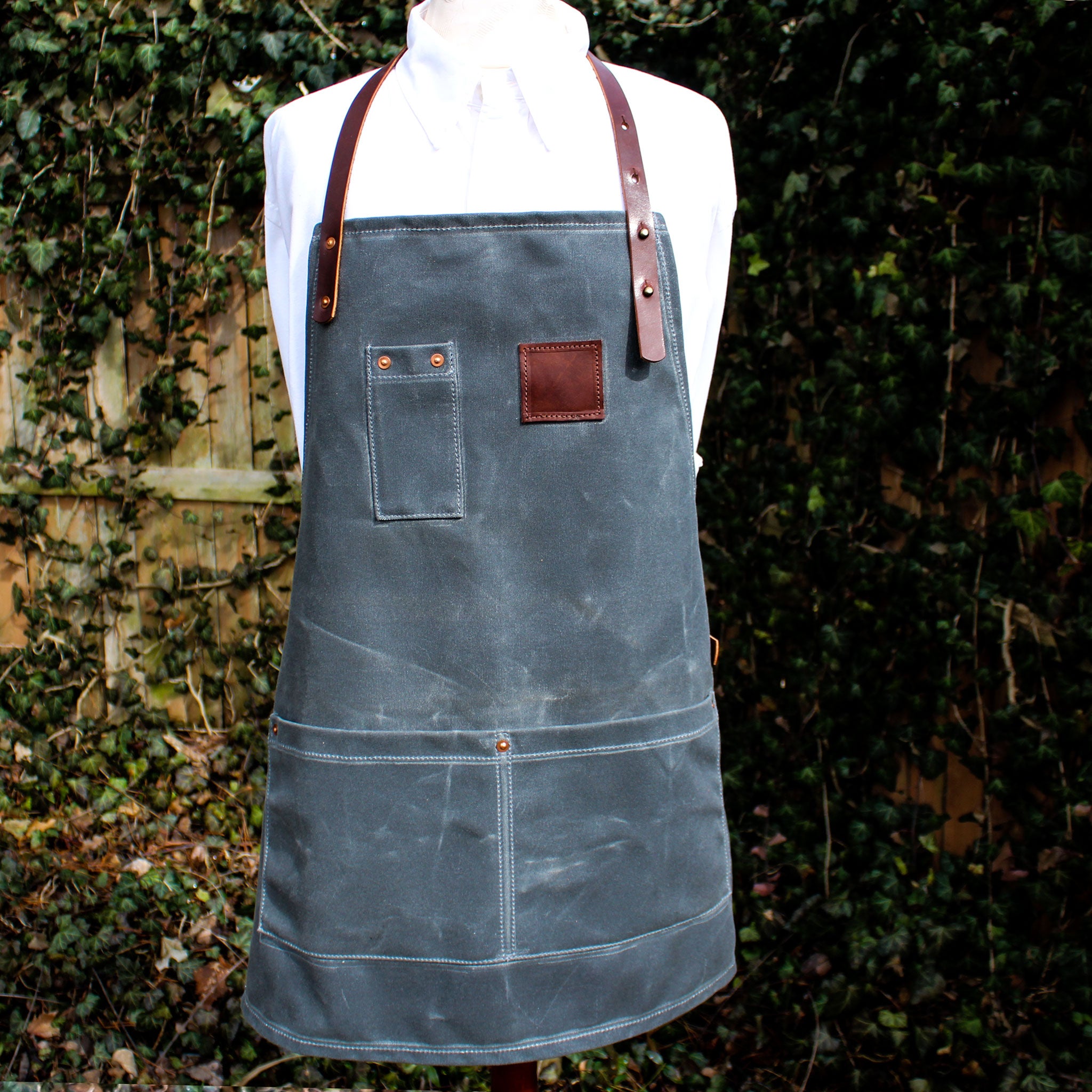 Fabric “waiter” apron with leather straps